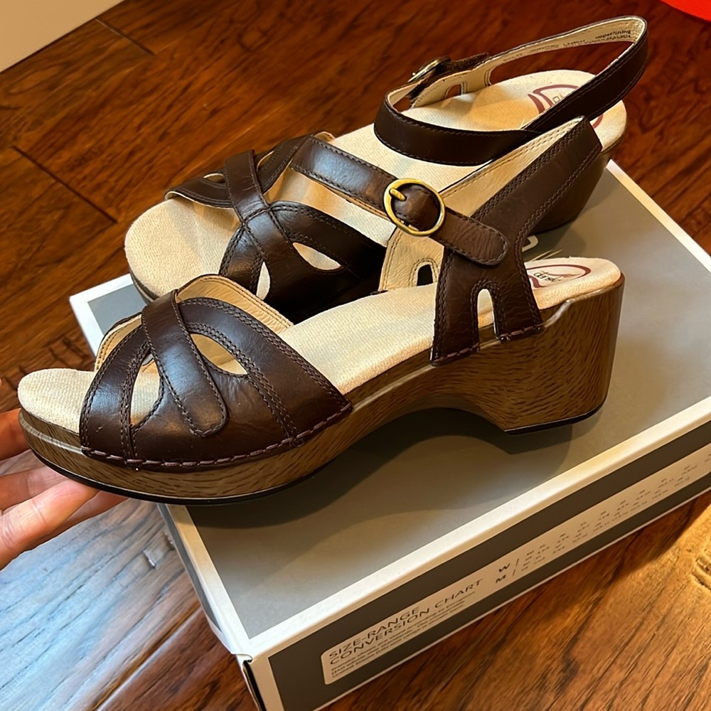 Dansko brand new season team vintage pull up